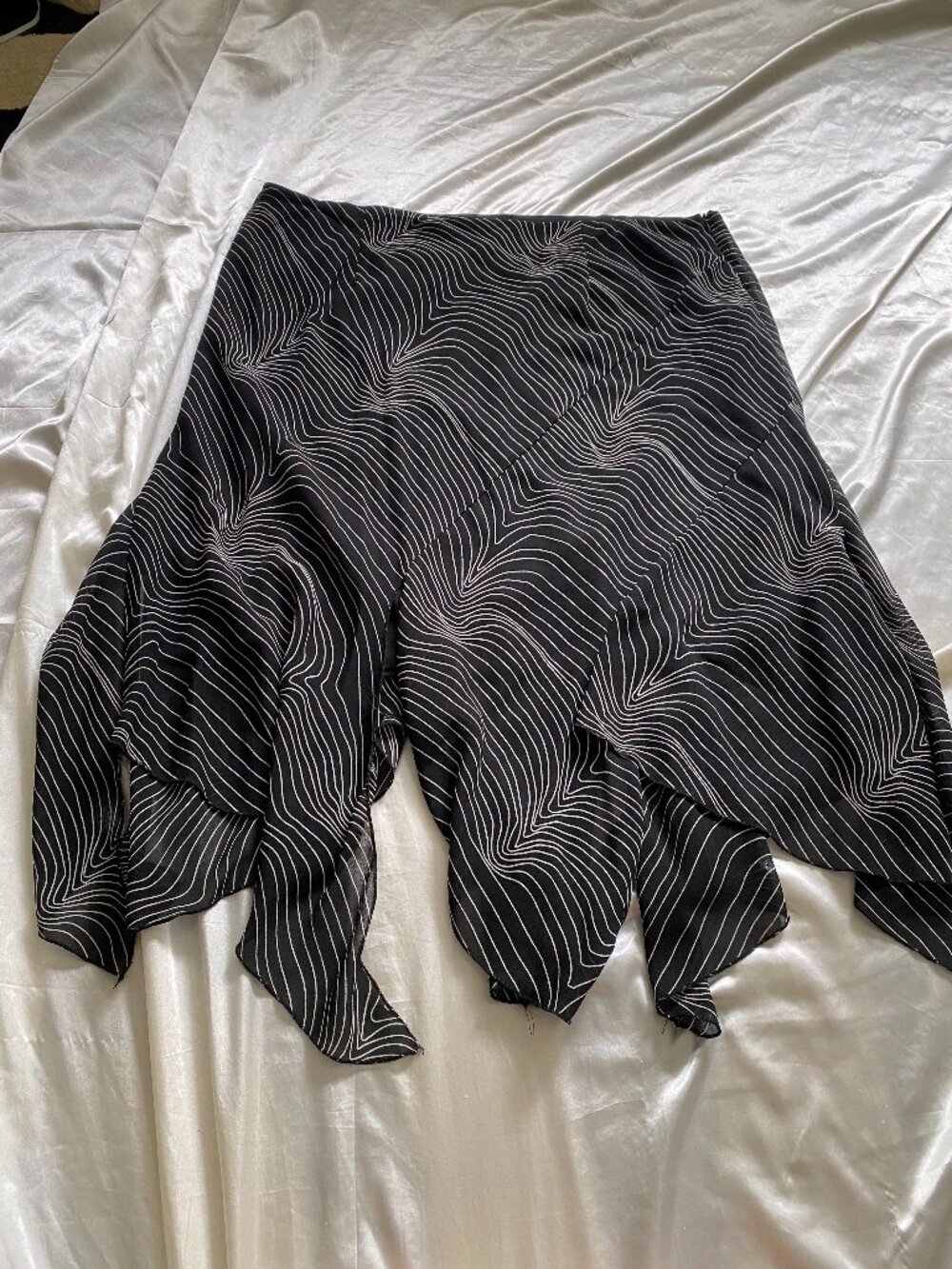 VTG y2k Black White Asymmetrical Abstract Stripe Skirt Fairy Whimsygoth Sz 22